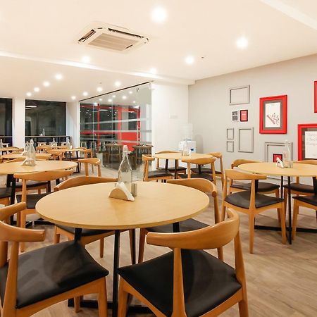 Super Townhouse The Cinco Hotel Near Esi Hospital Χιντεραμπάντ Εξωτερικό φωτογραφία