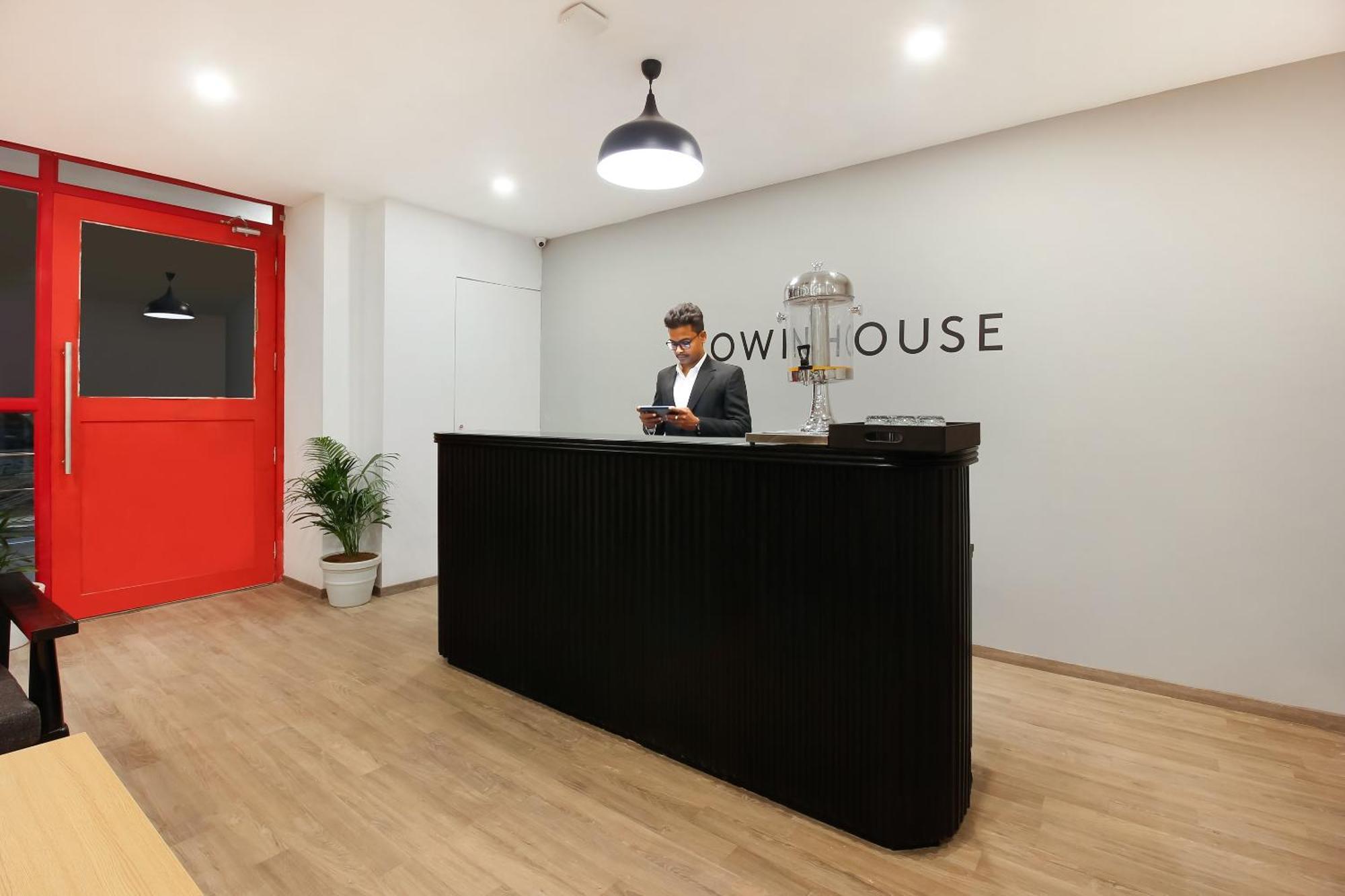 Super Townhouse The Cinco Hotel Near Esi Hospital Χιντεραμπάντ Εξωτερικό φωτογραφία