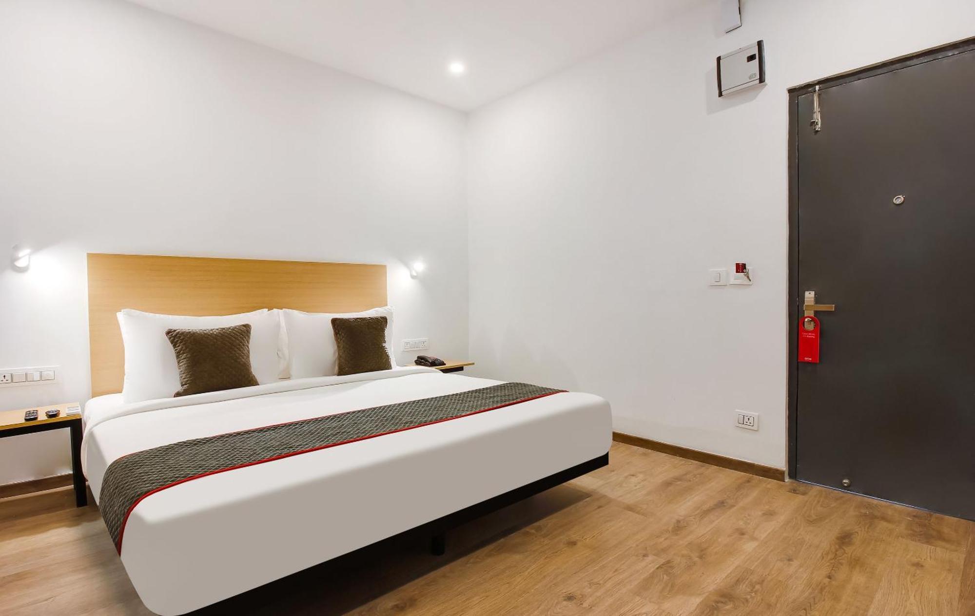 Super Townhouse The Cinco Hotel Near Esi Hospital Χιντεραμπάντ Εξωτερικό φωτογραφία