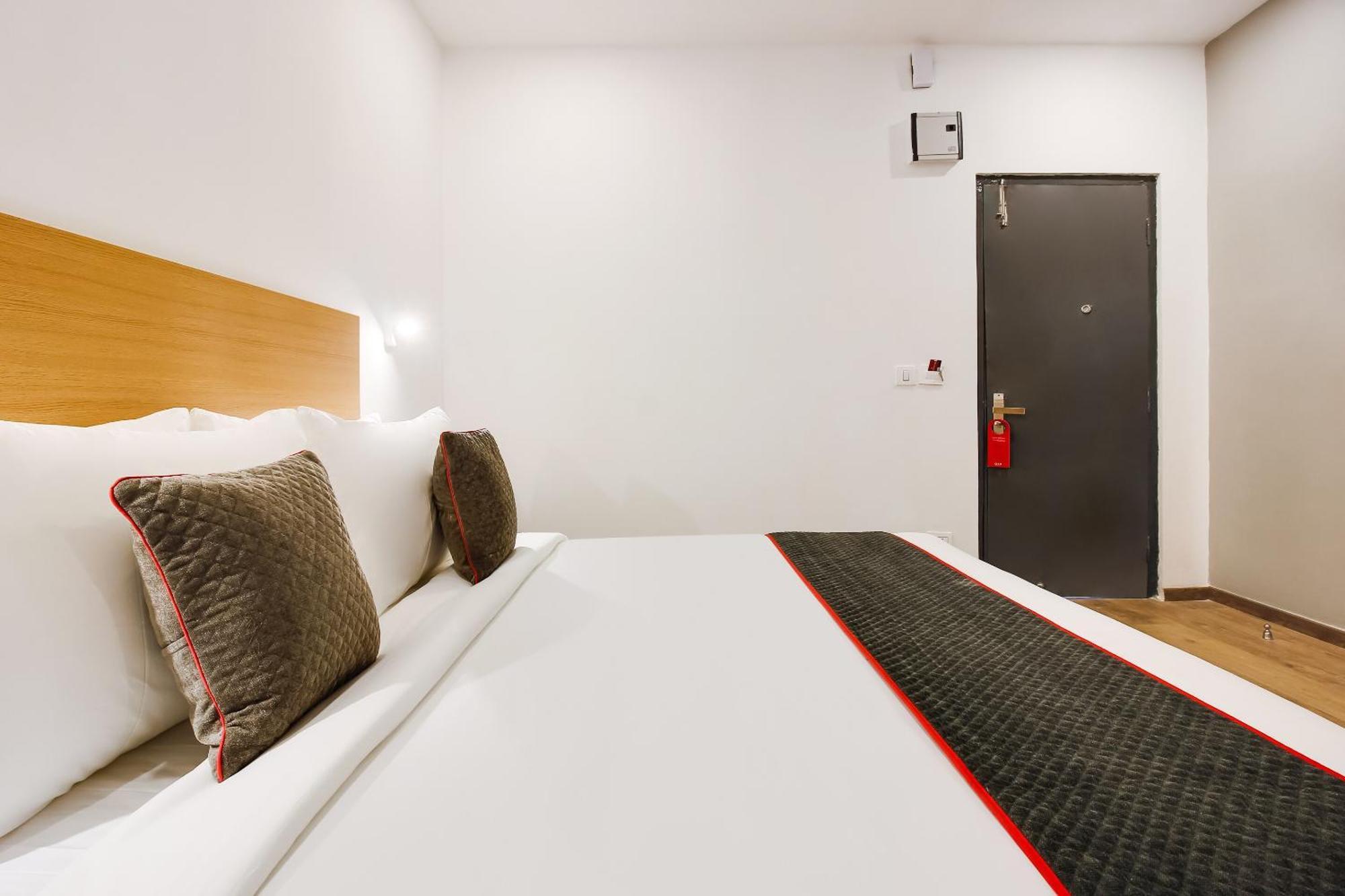 Super Townhouse The Cinco Hotel Near Esi Hospital Χιντεραμπάντ Εξωτερικό φωτογραφία