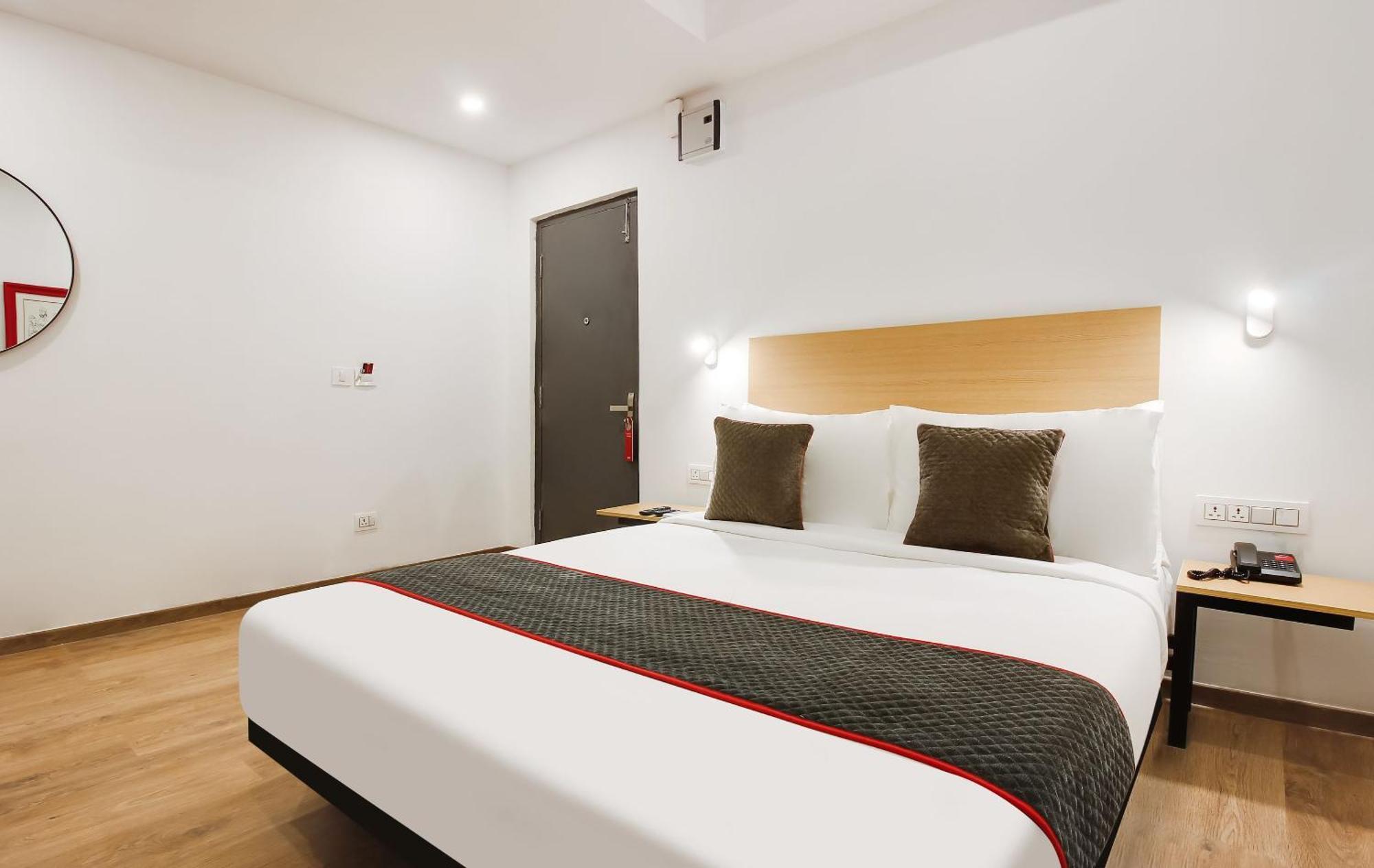 Super Townhouse The Cinco Hotel Near Esi Hospital Χιντεραμπάντ Εξωτερικό φωτογραφία