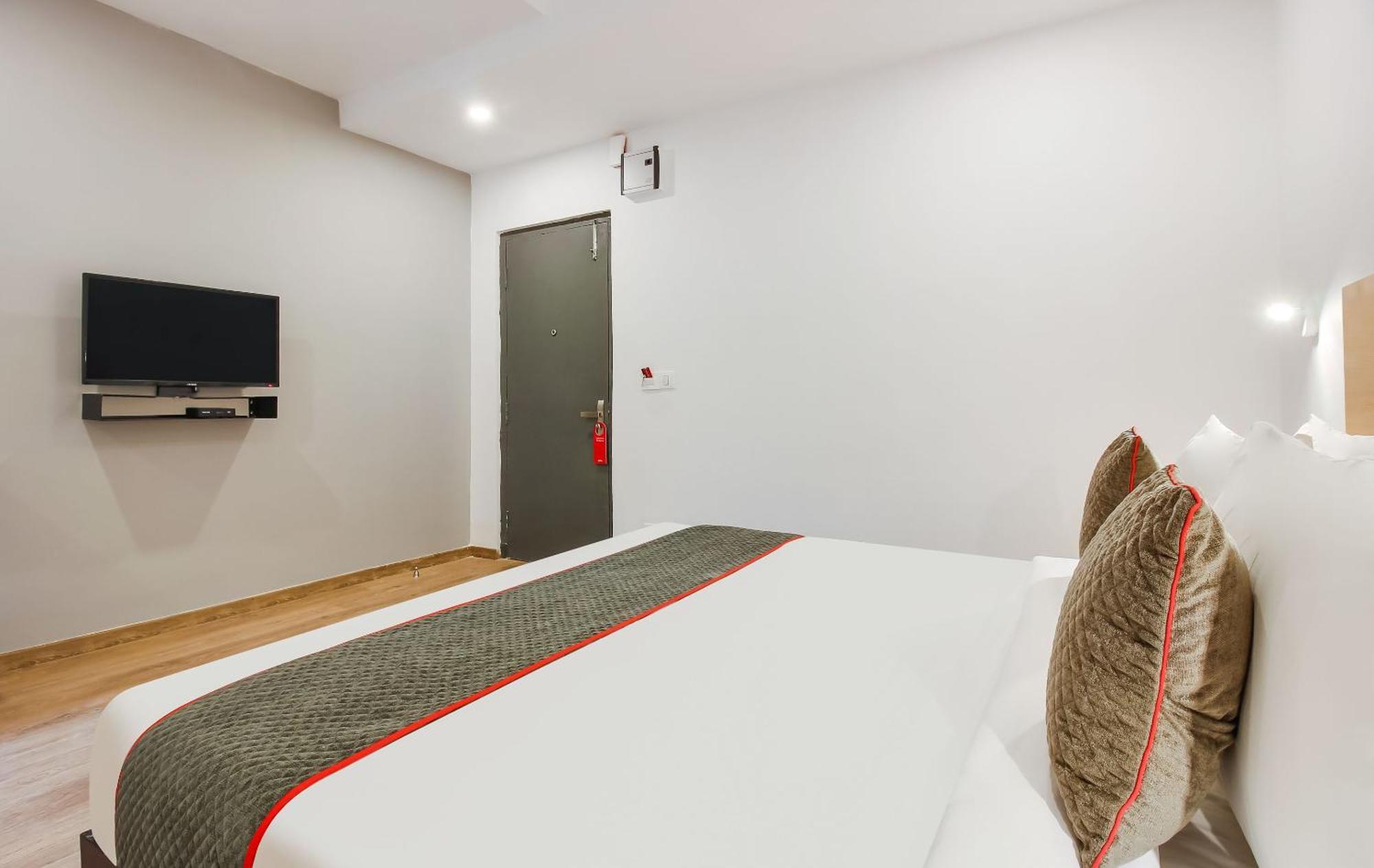 Super Townhouse The Cinco Hotel Near Esi Hospital Χιντεραμπάντ Εξωτερικό φωτογραφία