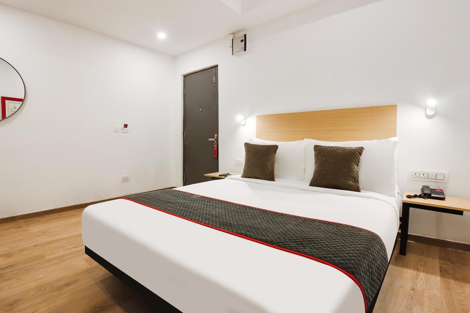 Super Townhouse The Cinco Hotel Near Esi Hospital Χιντεραμπάντ Εξωτερικό φωτογραφία