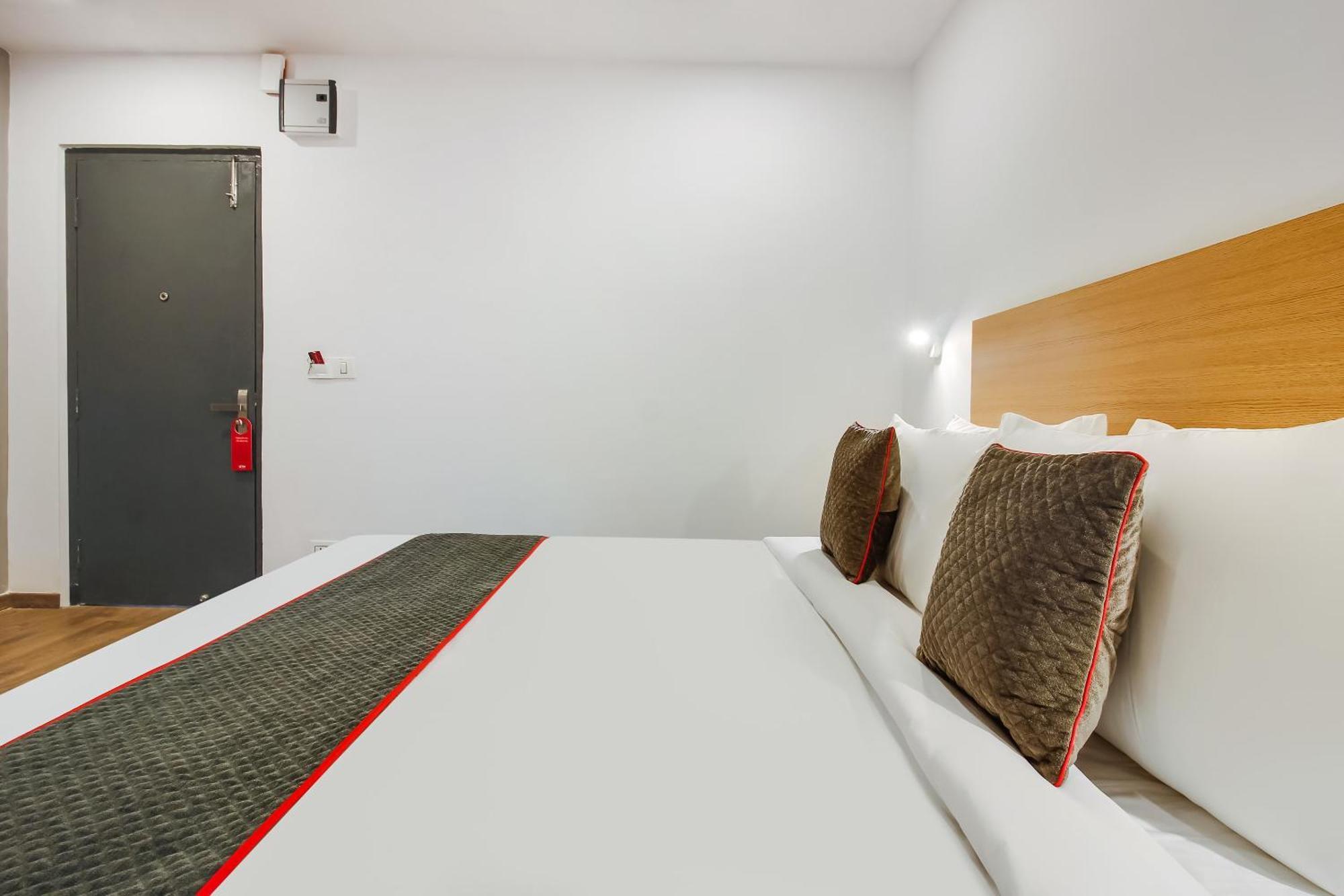 Super Townhouse The Cinco Hotel Near Esi Hospital Χιντεραμπάντ Εξωτερικό φωτογραφία