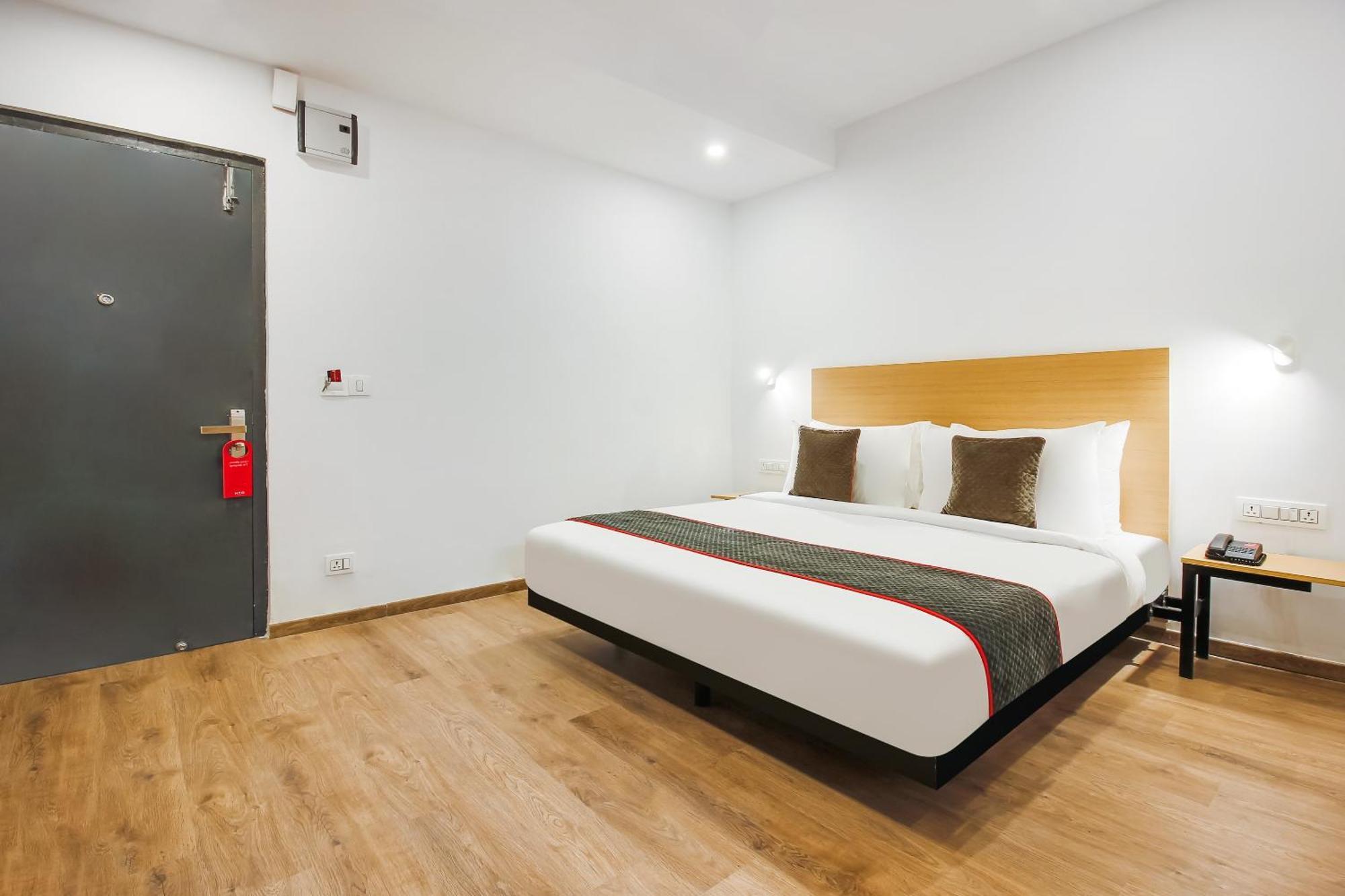 Super Townhouse The Cinco Hotel Near Esi Hospital Χιντεραμπάντ Εξωτερικό φωτογραφία