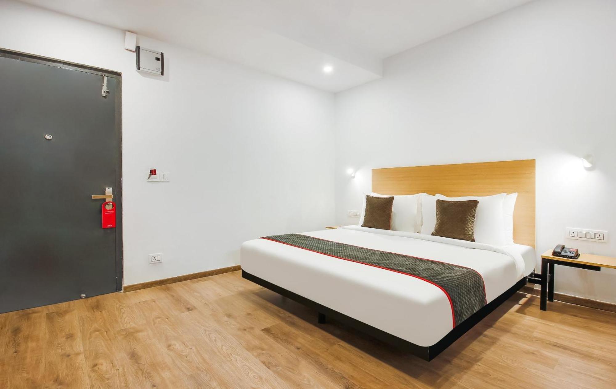 Super Townhouse The Cinco Hotel Near Esi Hospital Χιντεραμπάντ Εξωτερικό φωτογραφία