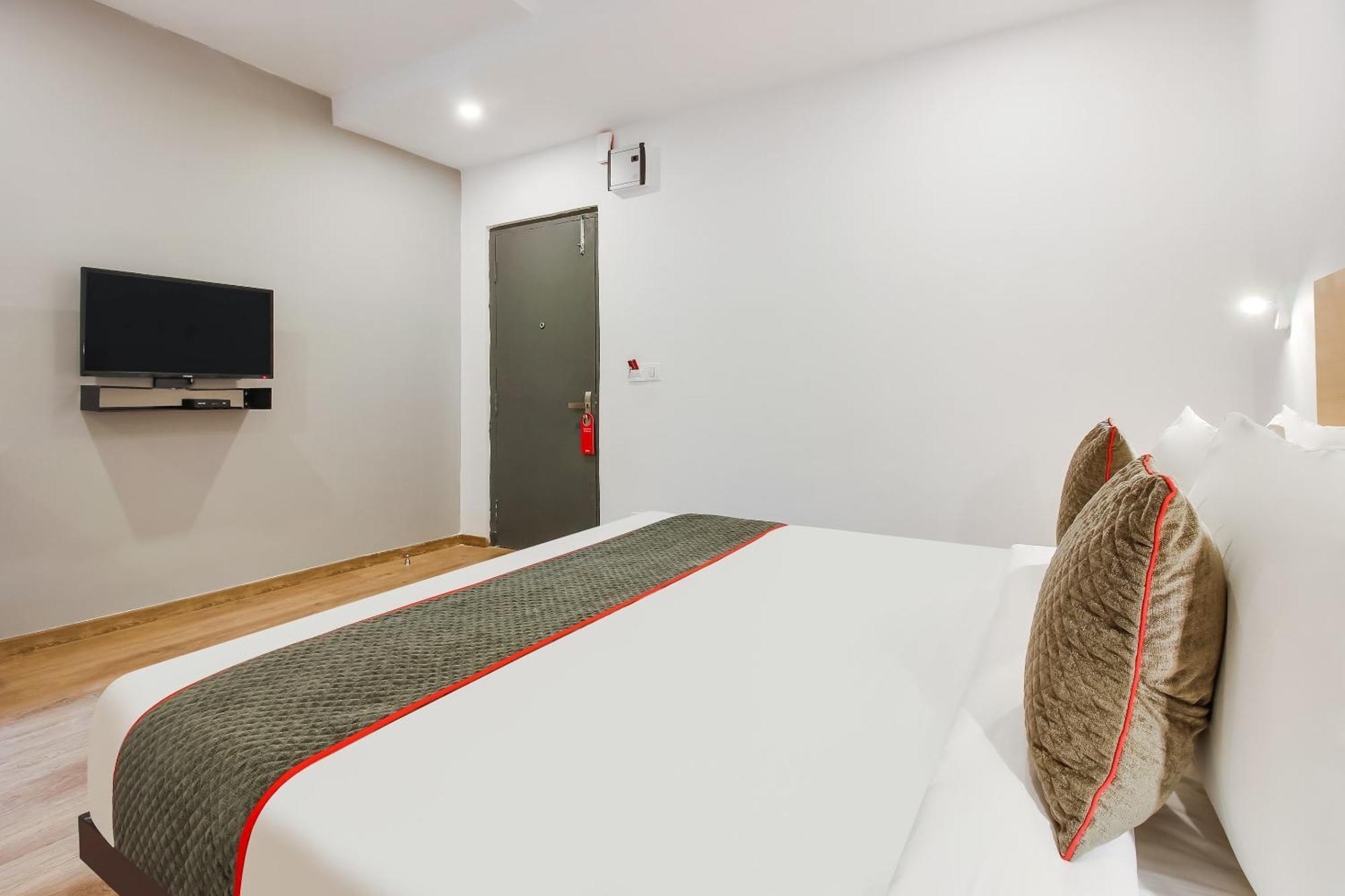 Super Townhouse The Cinco Hotel Near Esi Hospital Χιντεραμπάντ Εξωτερικό φωτογραφία